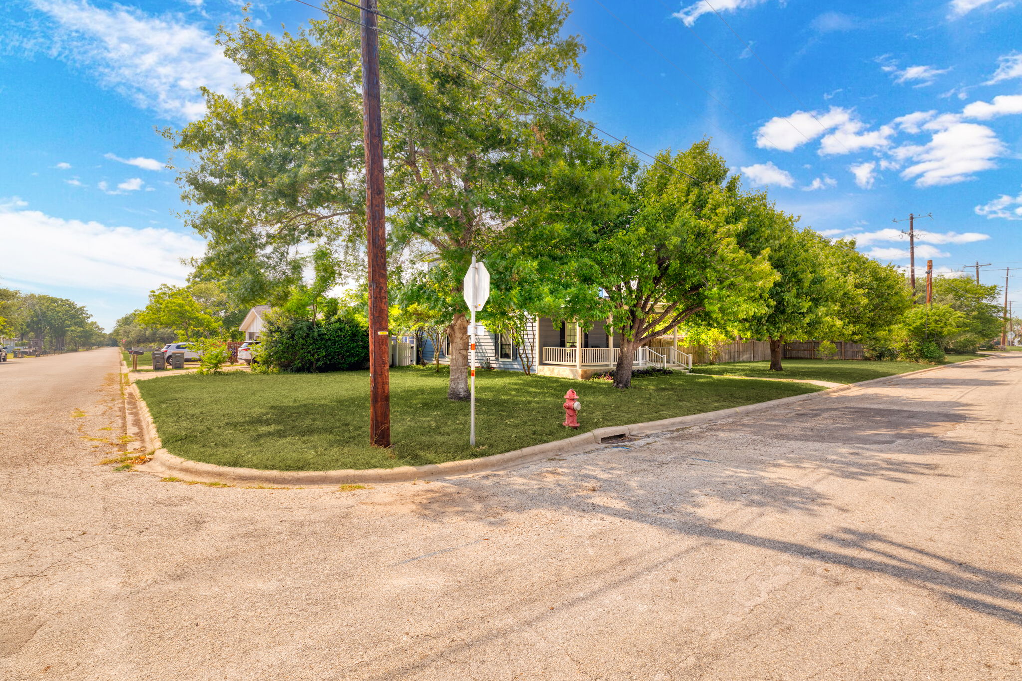 116 South Hackberry Avenue Luling, TX 78648 - Photo 5 of 39 a view of a park