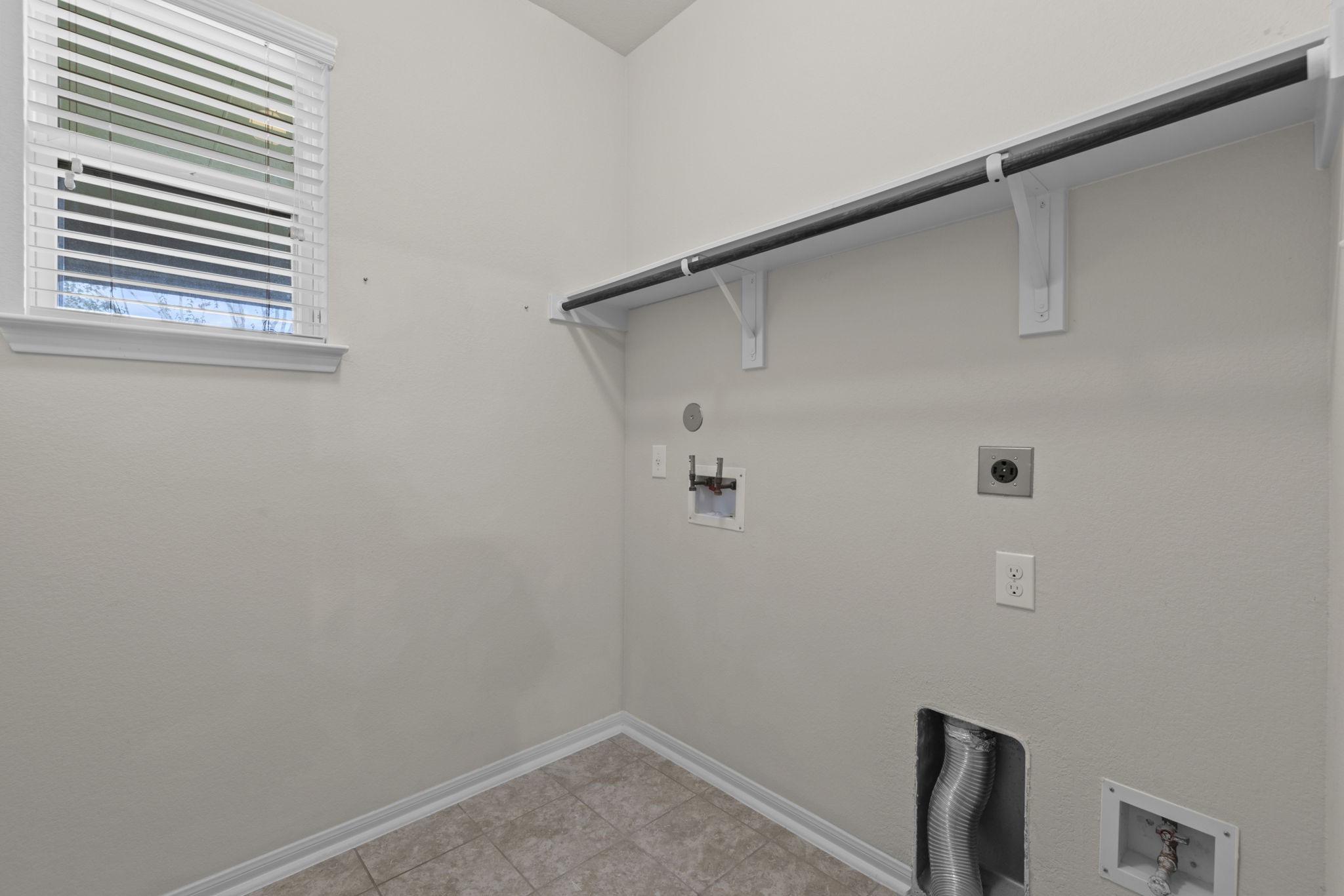 4706 Alluvial Circle Alvin, TX 77511 - Photo 29 of 39 a view of a small room
