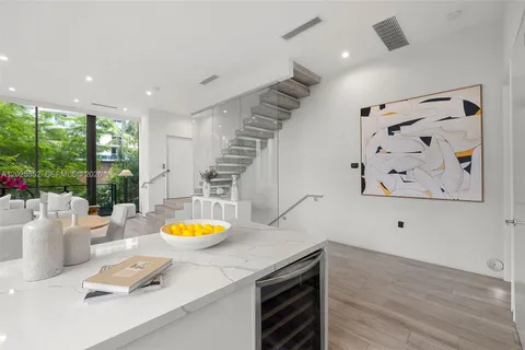 $2,499,000 | 1525 Bay Road, Miami Beach, FL 33139