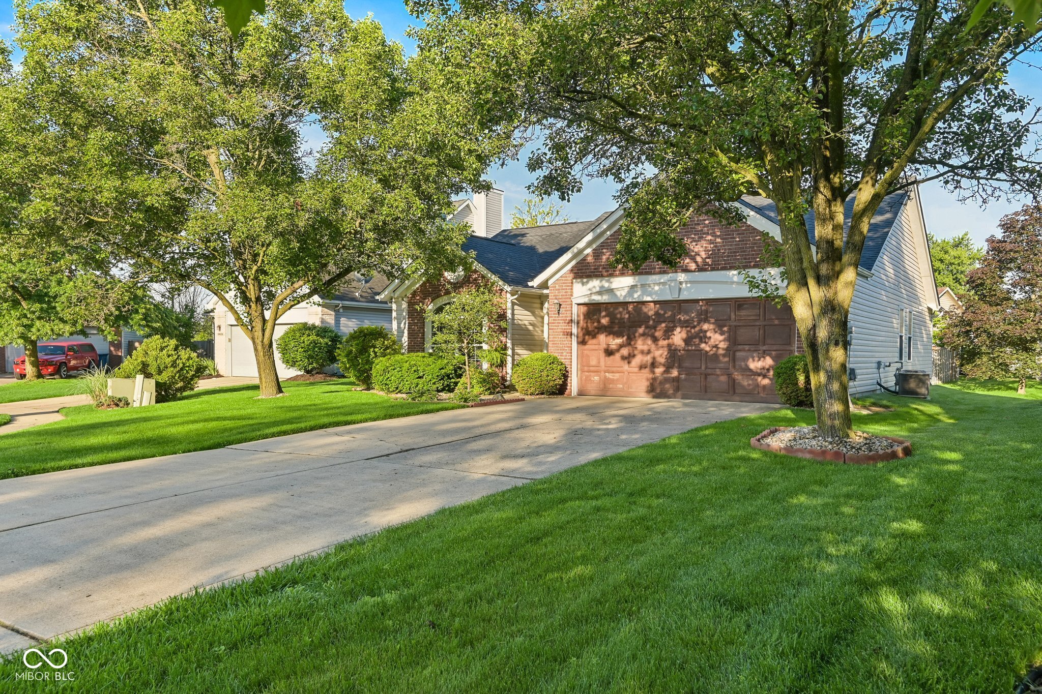 10644 Kyle Court Fishers, IN 46037 - Photo 2 of 37