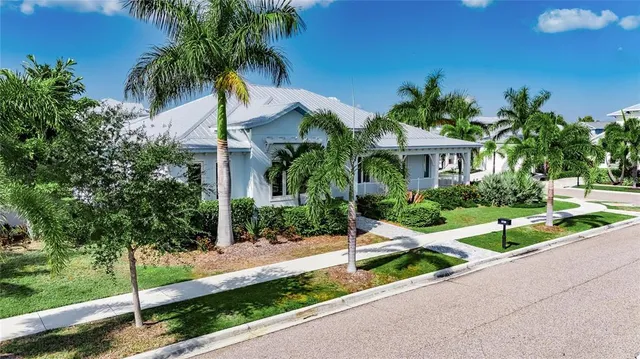 $769,000 | 5720 Tybee Island Drive, Apollo Beach, FL 33572