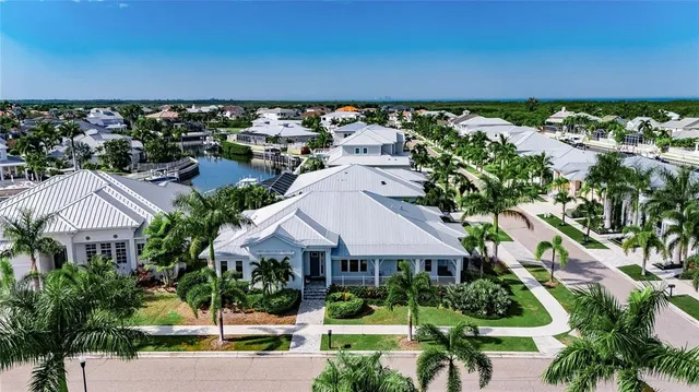 $769,000 | 5720 Tybee Island Drive, Apollo Beach, FL 33572