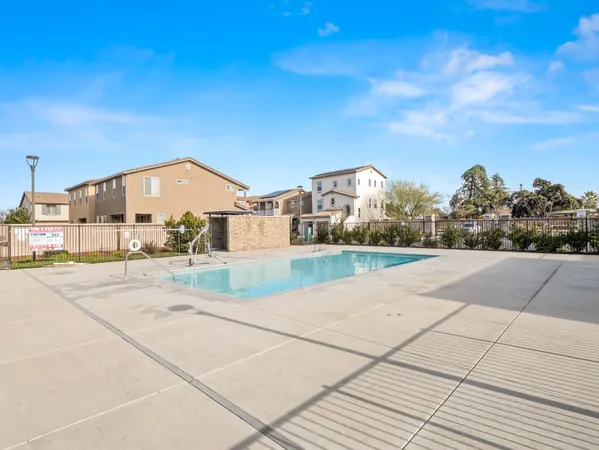 $384,999 | 2566 Mustang Drive, Clovis, CA 93612