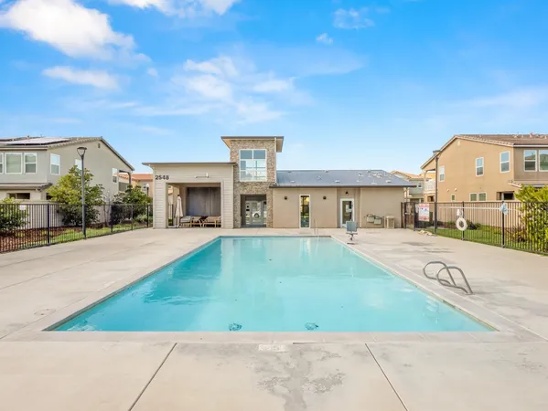 $384,999 | 2566 Mustang Drive, Clovis, CA 93612