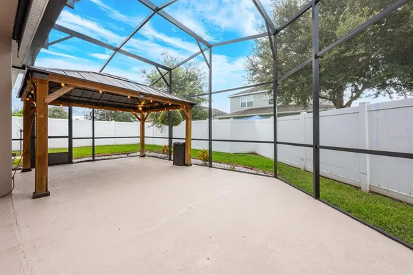 a view of empty room with porch