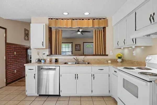 $199,900 | 361 John King Road, Crestview, FL 32539