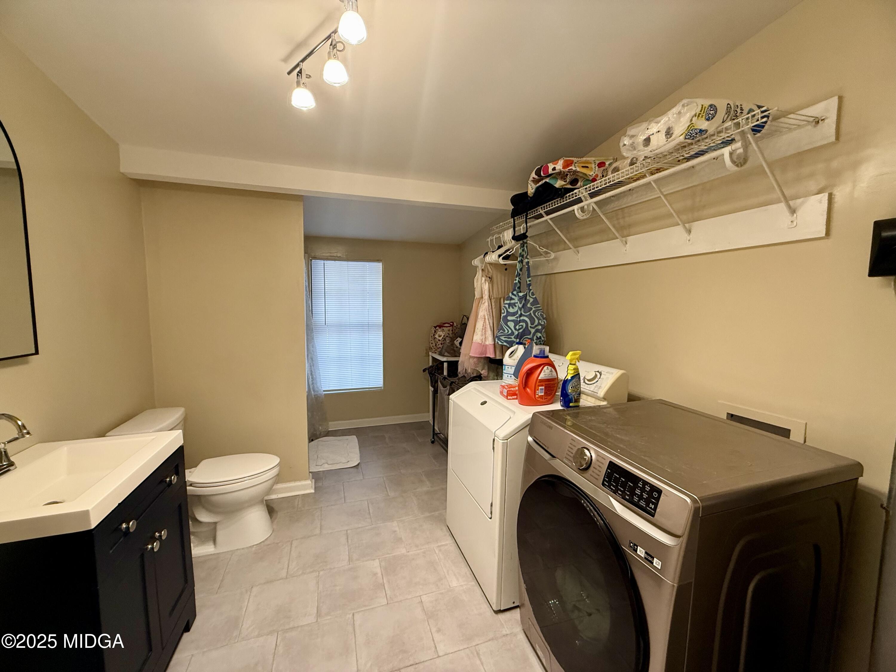 89 Springdale Road Jackson, GA 30233 - Photo 11 of 13 a utility room with dryer and washer