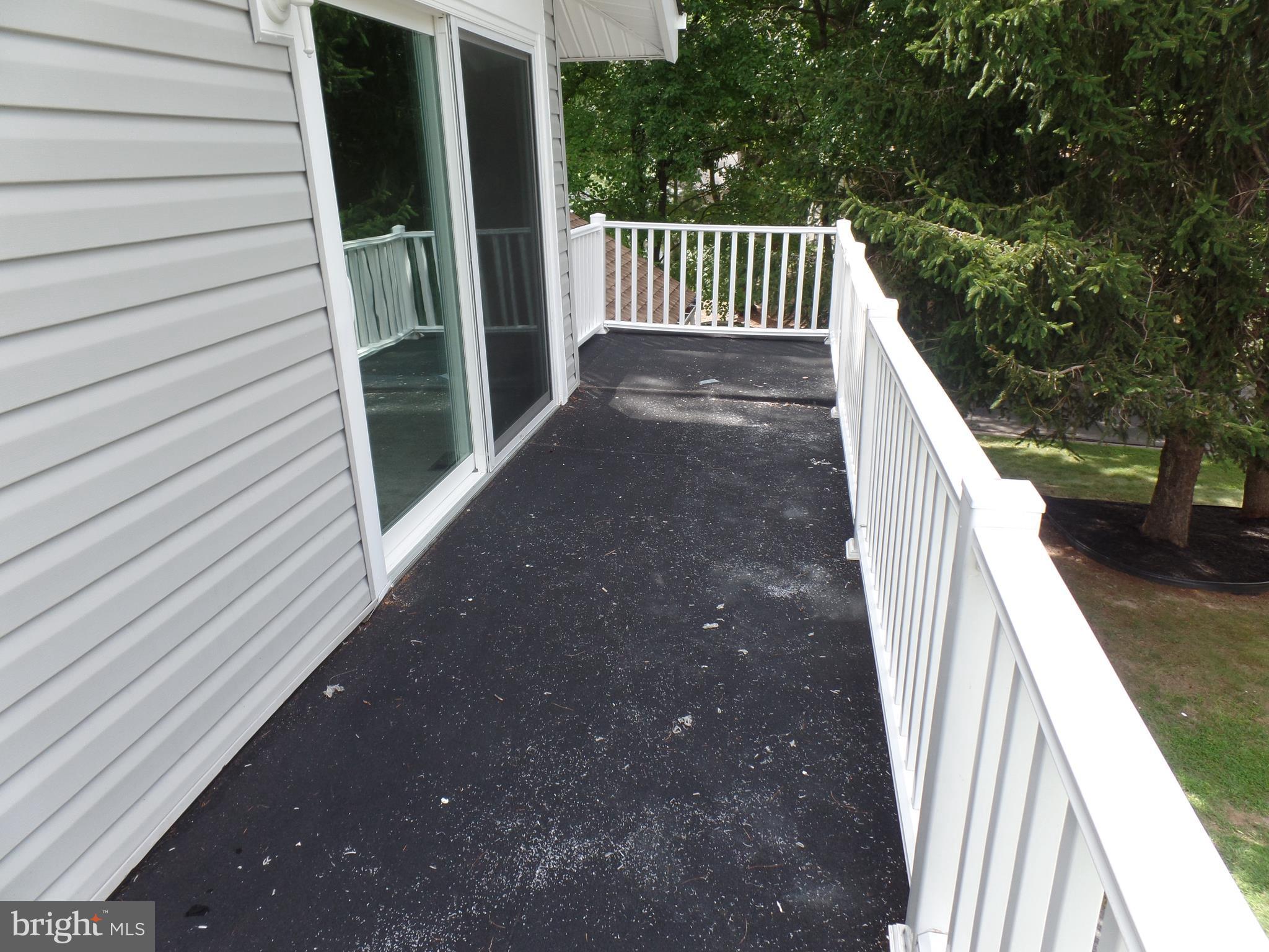 18940 Glendower Road Gaithersburg, MD 20879 - Photo 28 of 30 a view of balcony with wooden floor and fence