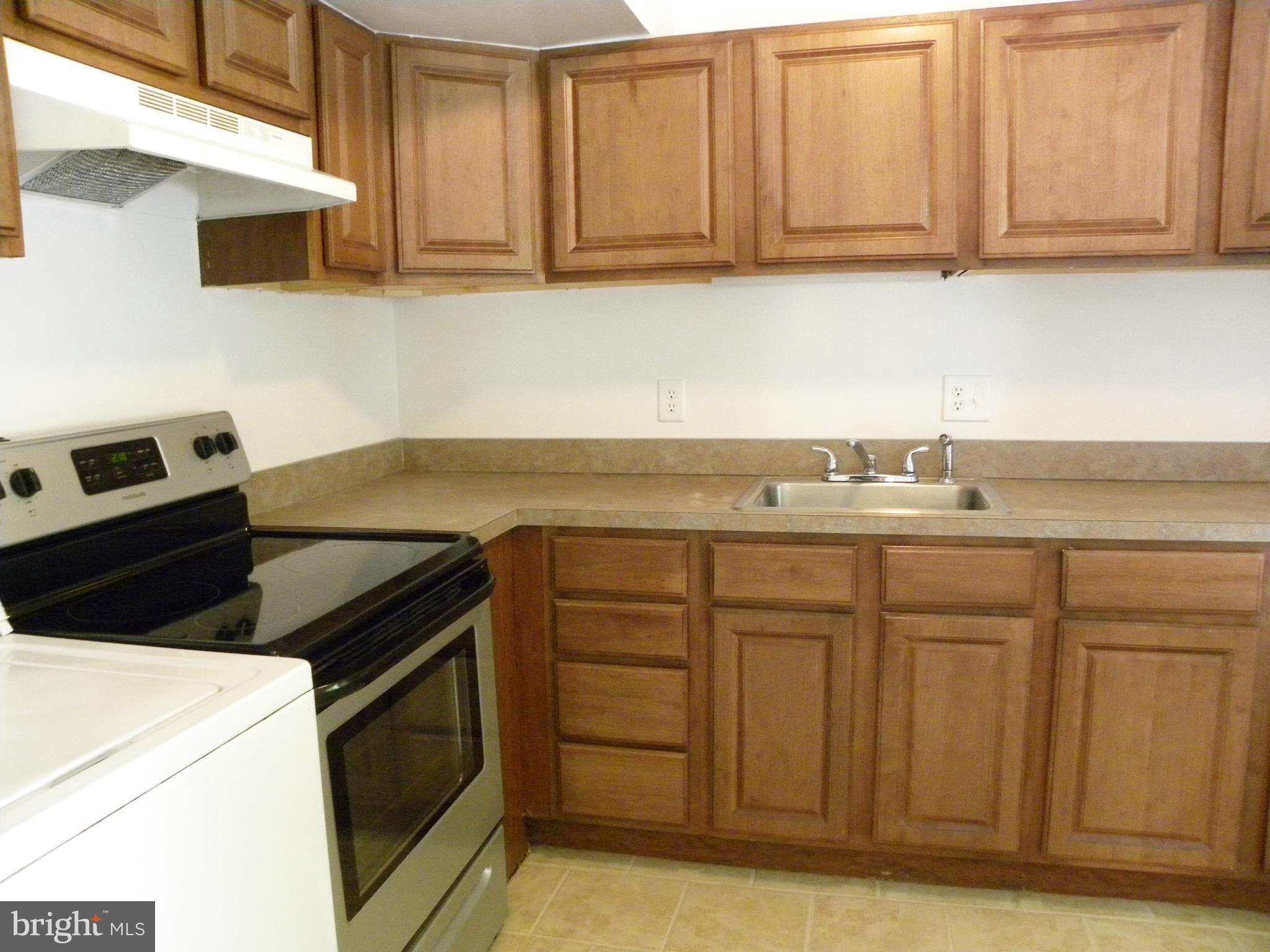 9334 Taney Road Manassas, VA 20110 - Photo 2 of 24 Kitchen