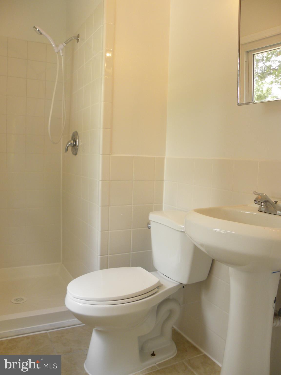 9334 Taney Road Manassas, VA 20110 - Photo 6 of 24 Bath