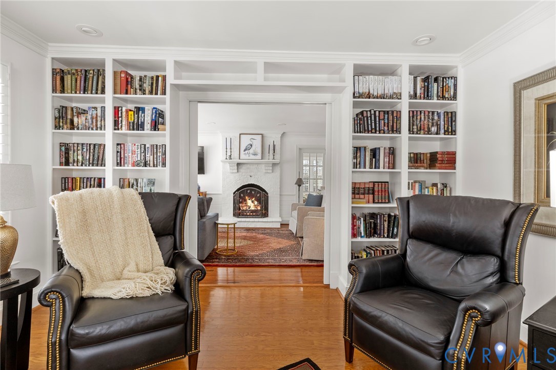 1906 Hickoryridge Road Henrico, VA 23238 - Photo 5 of 40 Living Room has built-in bookshelves