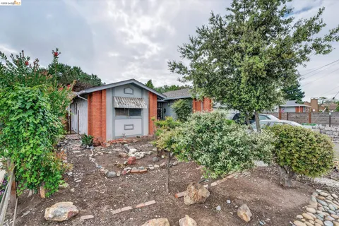 a view of a house with a yard and plants