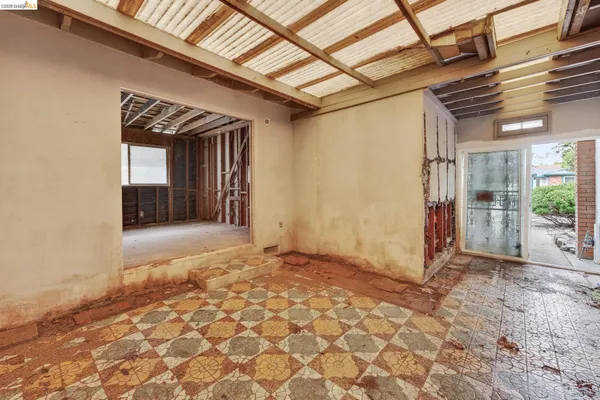 a view of a entrance door of the house