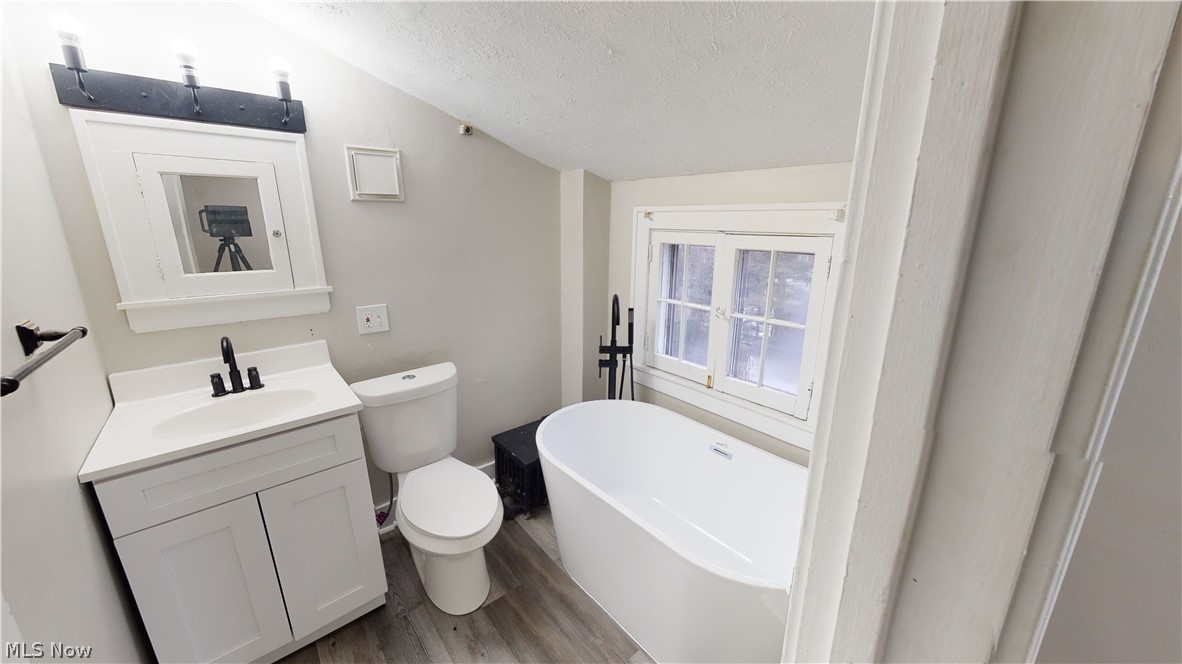 3485 Tullamore Road Cleveland, OH 44118 - Photo 15 of 17 3rd Floor Bathroom