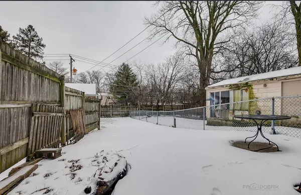 $299,900 | 617 Waukegan Road, Deerfield, IL 60015