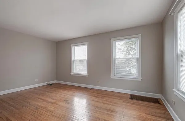 $299,900 | 617 Waukegan Road, Deerfield, IL 60015