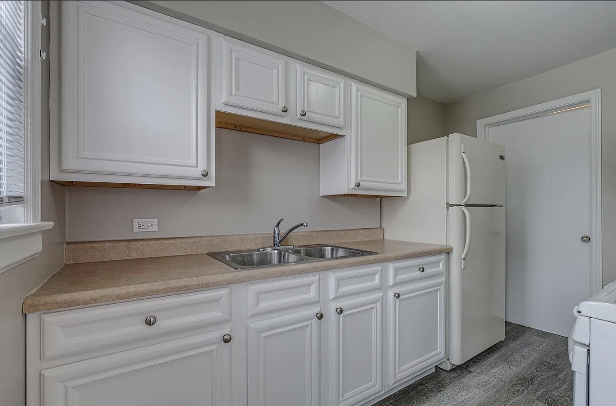 617 Waukegan Road Deerfield, IL 60015 - Photo 10 of 19