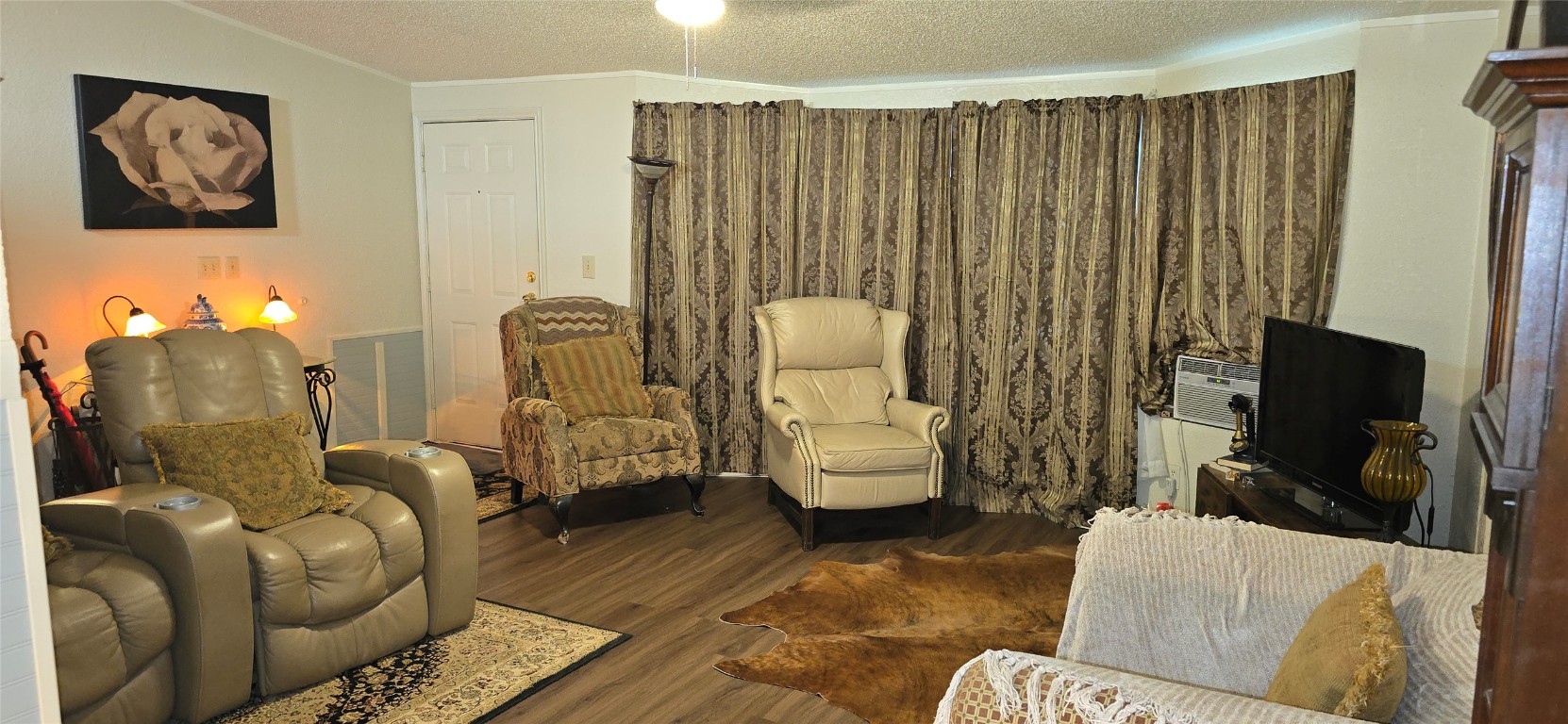 2002 Citation Drive Del Valle, TX 78617 - Photo 8 of 25 a living room with furniture and a flat screen tv