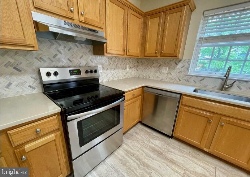 9058 Two Bays Road Lorton, VA 22079 - Photo 3 of 32