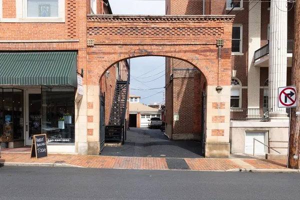 $169,900 | 117 West Frederick Street, Unit 2, Staunton, VA 24401