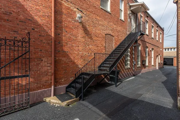 $169,900 | 117 West Frederick Street, Unit 2, Staunton, VA 24401