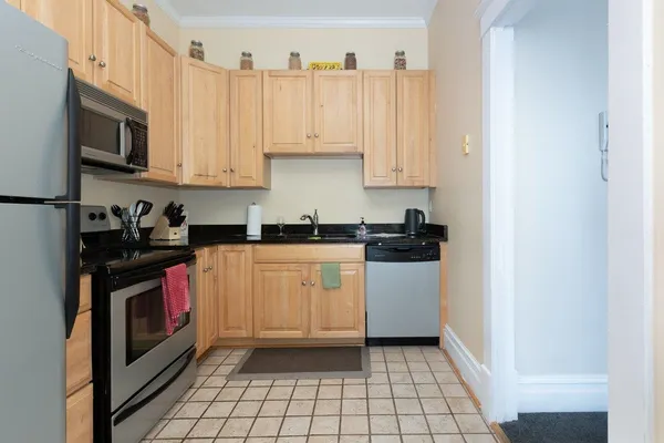 $169,900 | 117 West Frederick Street, Unit 2, Staunton, VA 24401