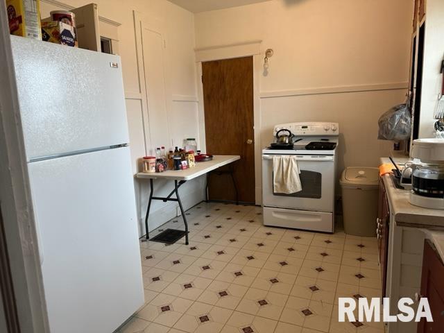 509 10th Avenue South Clinton, IA 52732 - Photo 2 of 19
