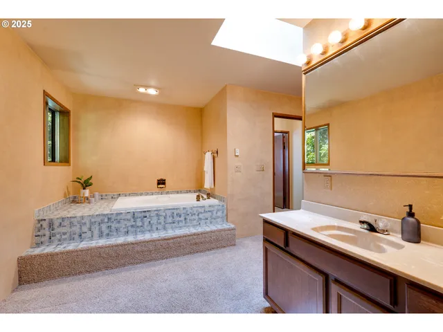 $1,200,000 | 3301 Wyeast Road, Hood River, OR 97031