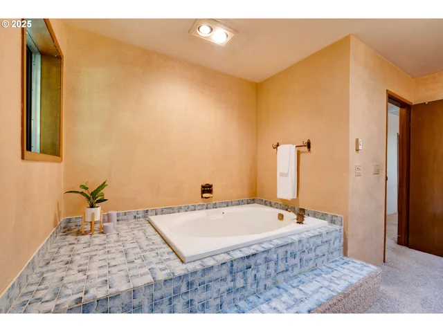 $1,200,000 | 3301 Wyeast Road, Hood River, OR 97031