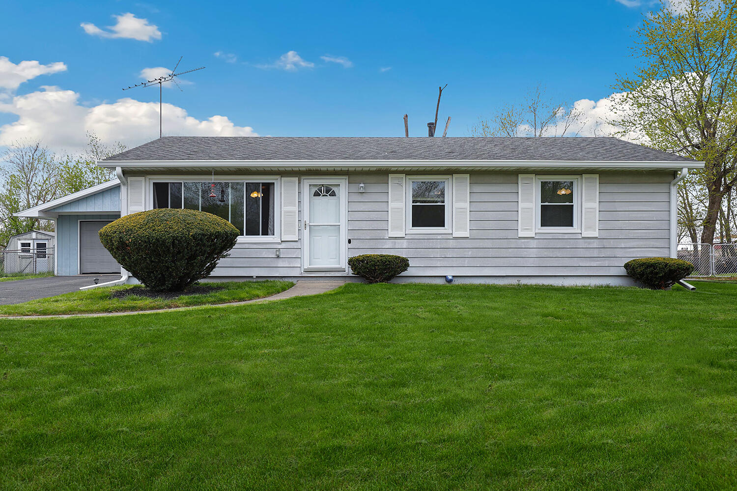 614 Oxford Road Valparaiso, IN 46385 - Photo 1 of 13 1500x999