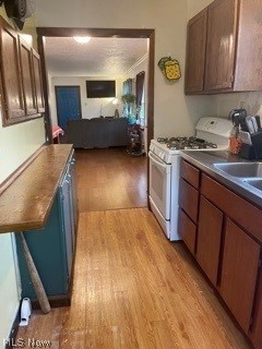 3861 Stow Road Stow, OH 44224 - Photo 5 of 17 Plenty of cabinet space in the kitchen!