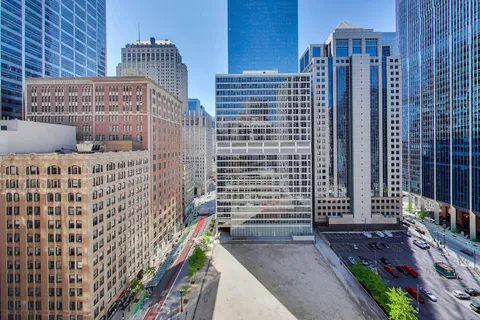 $450,000 | 212 West Washington Street, Unit 1505, Chicago, IL 60606