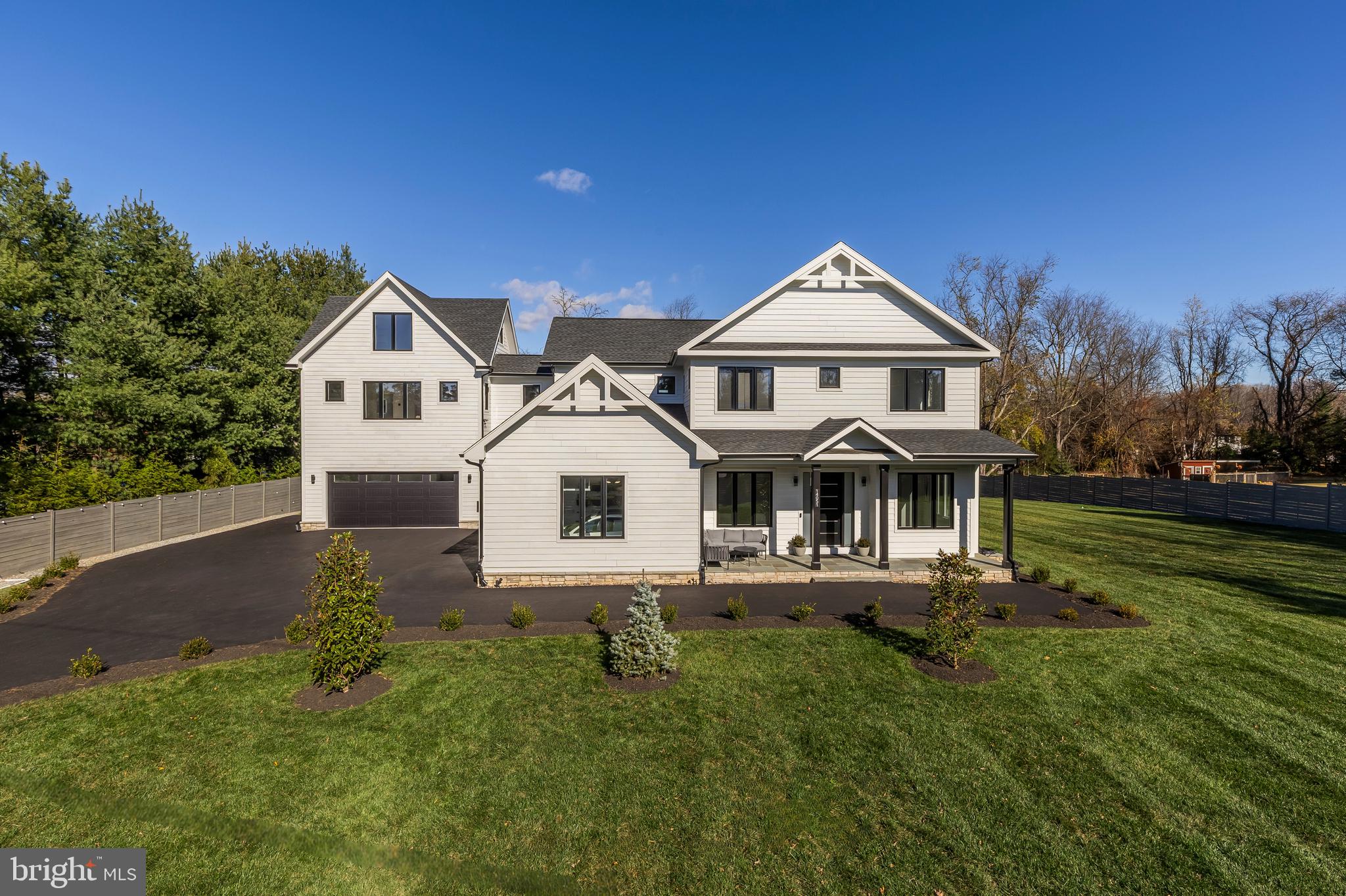 14051 Esworthy Road Darnestown, MD 20874 - Photo 2 of 50 a front view of a house with a yard