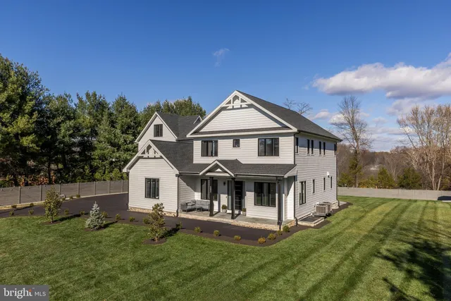 a view of house with backyard