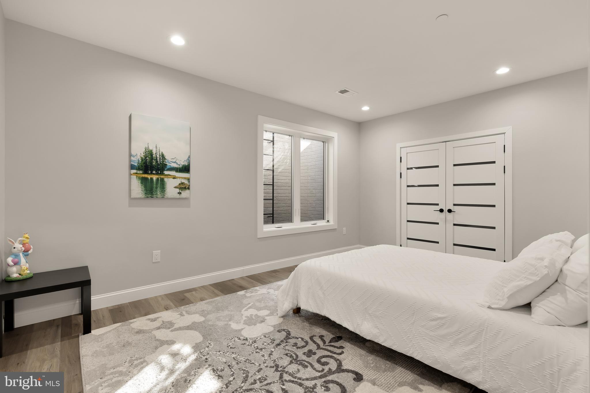 14051 Esworthy Road Darnestown, MD 20874 - Photo 34 of 50 a bedroom with a bed and a window