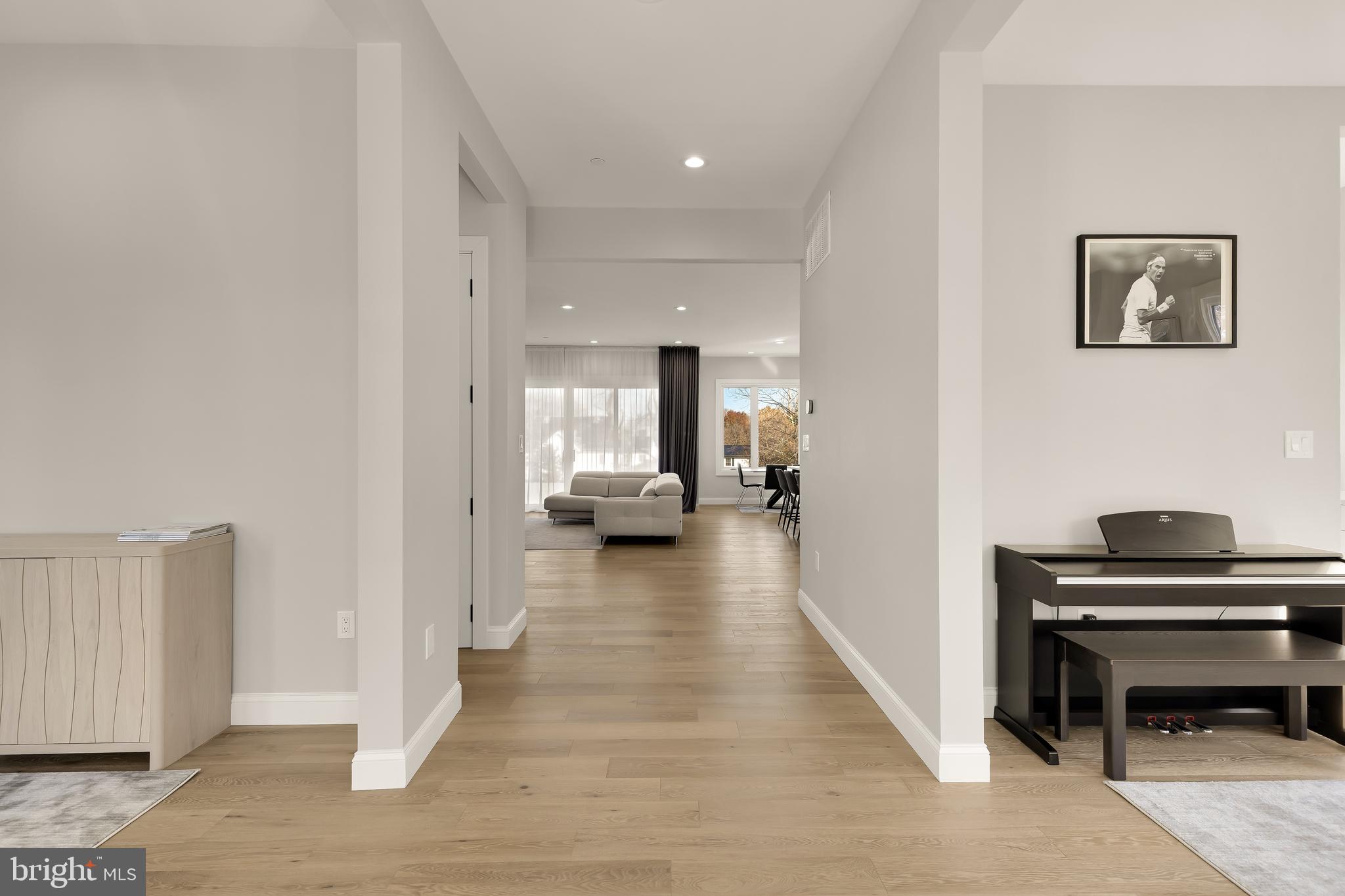 14051 Esworthy Road Darnestown, MD 20874 - Photo 5 of 50 a view of a living room