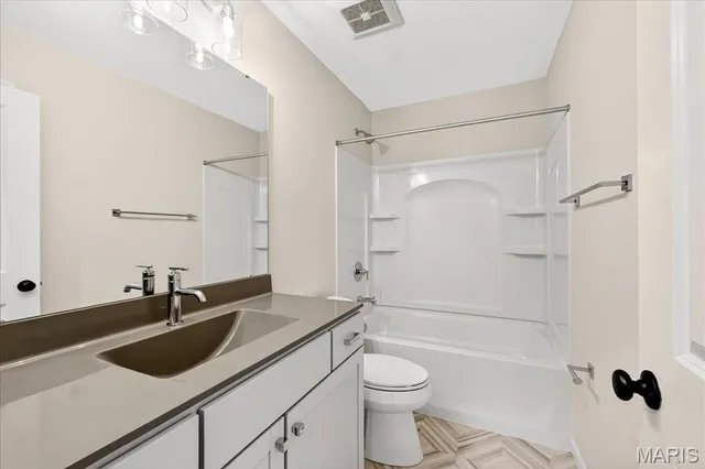 $622,748 | 210 Randlin Drive, Lake St. Louis, MO 63367