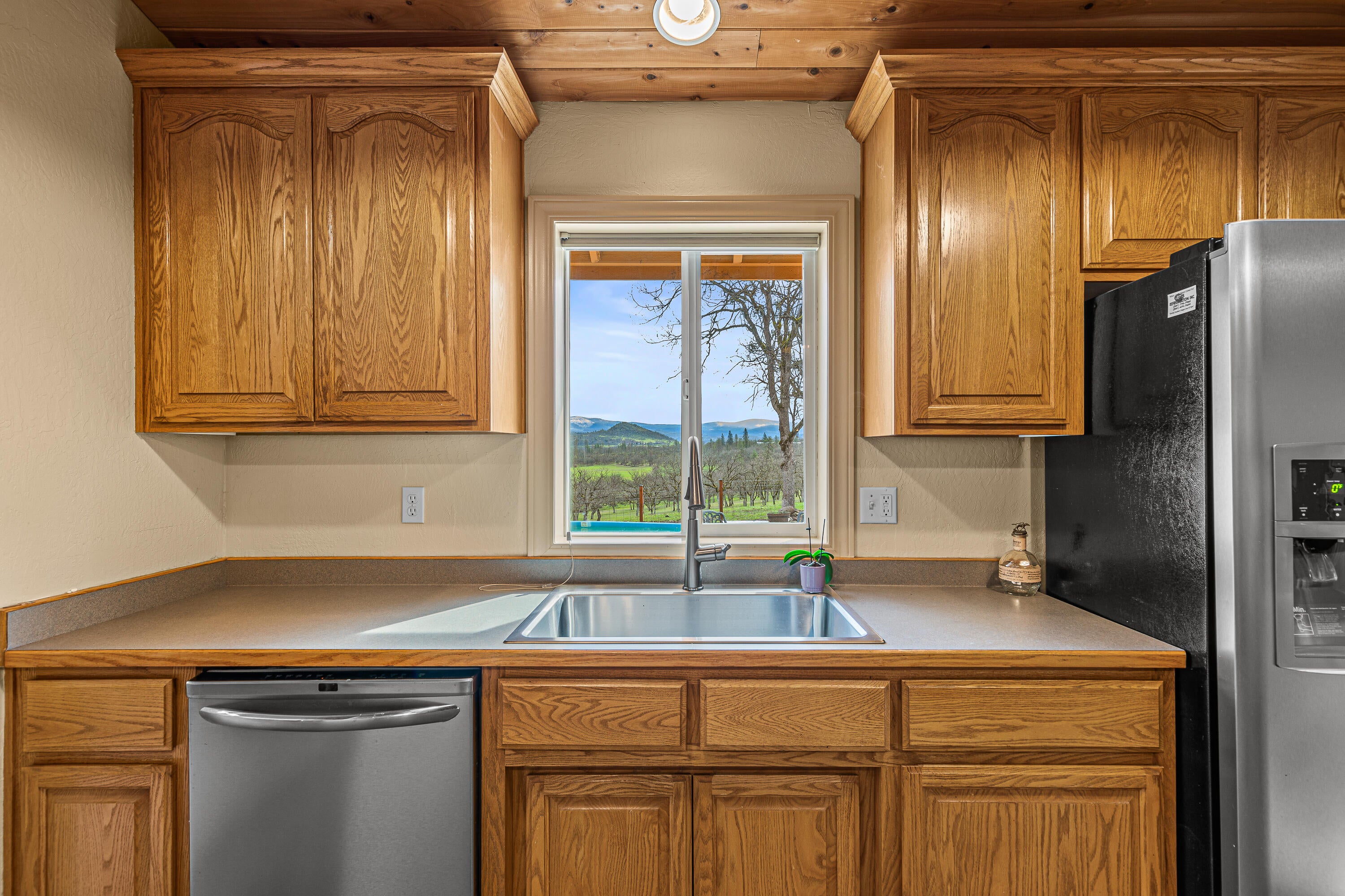 446 Ayres Road Eagle Point, OR 97524 - Photo 19 of 59 18