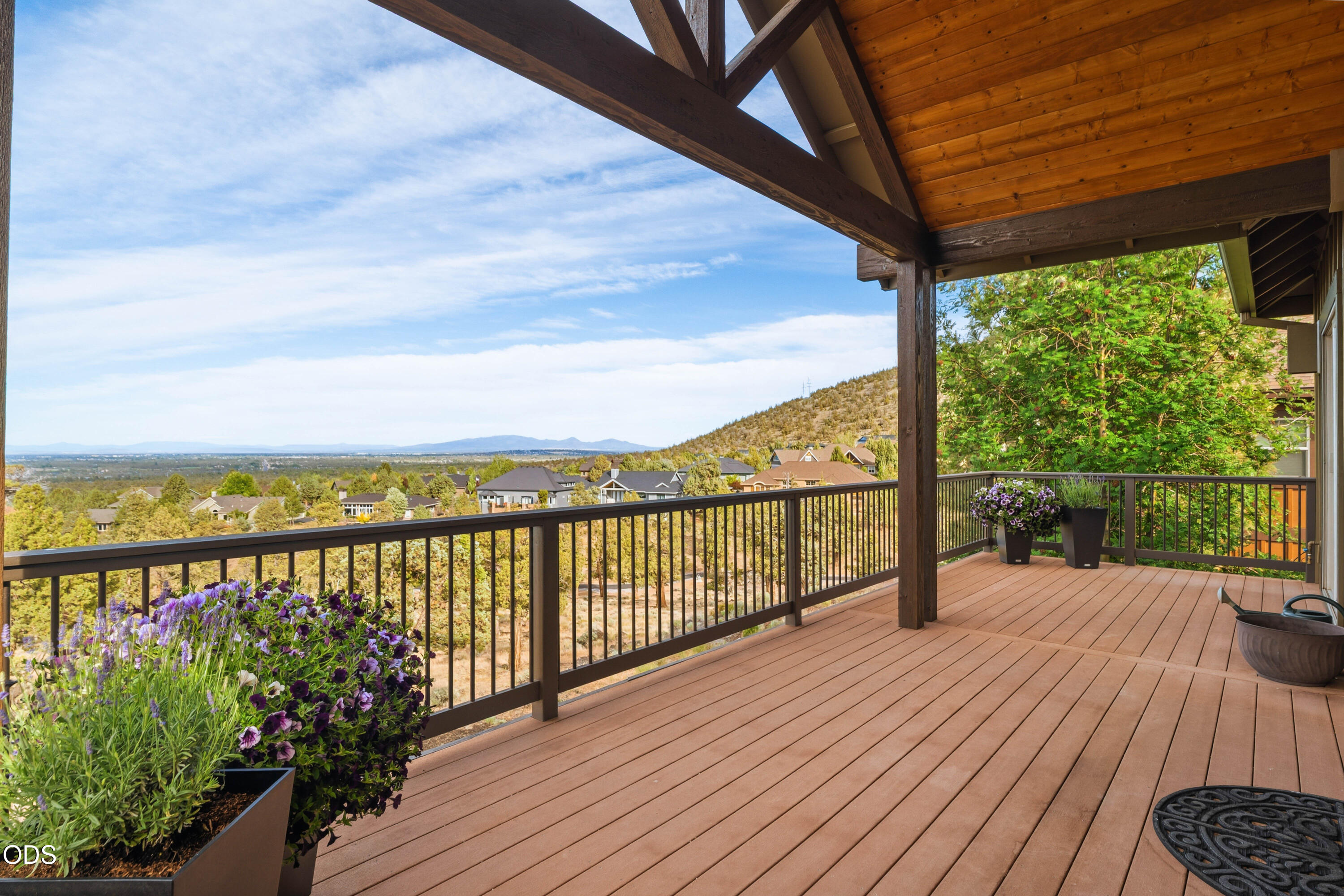 360 Vista Rim Drive Redmond, OR 97756 - Photo 10 of 147