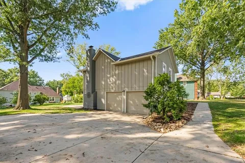 $457,000 | 9805 West 104th Terrace, Overland Park, KS 66212