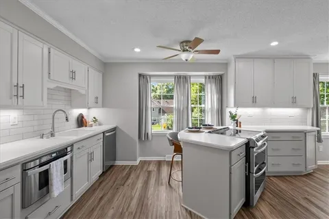 $457,000 | 9805 West 104th Terrace, Overland Park, KS 66212