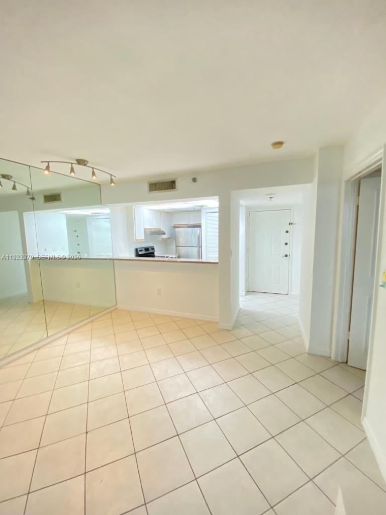 540 Brickell Key Drive, Unit 925 Miami, FL 33131 - Photo 6 of 10