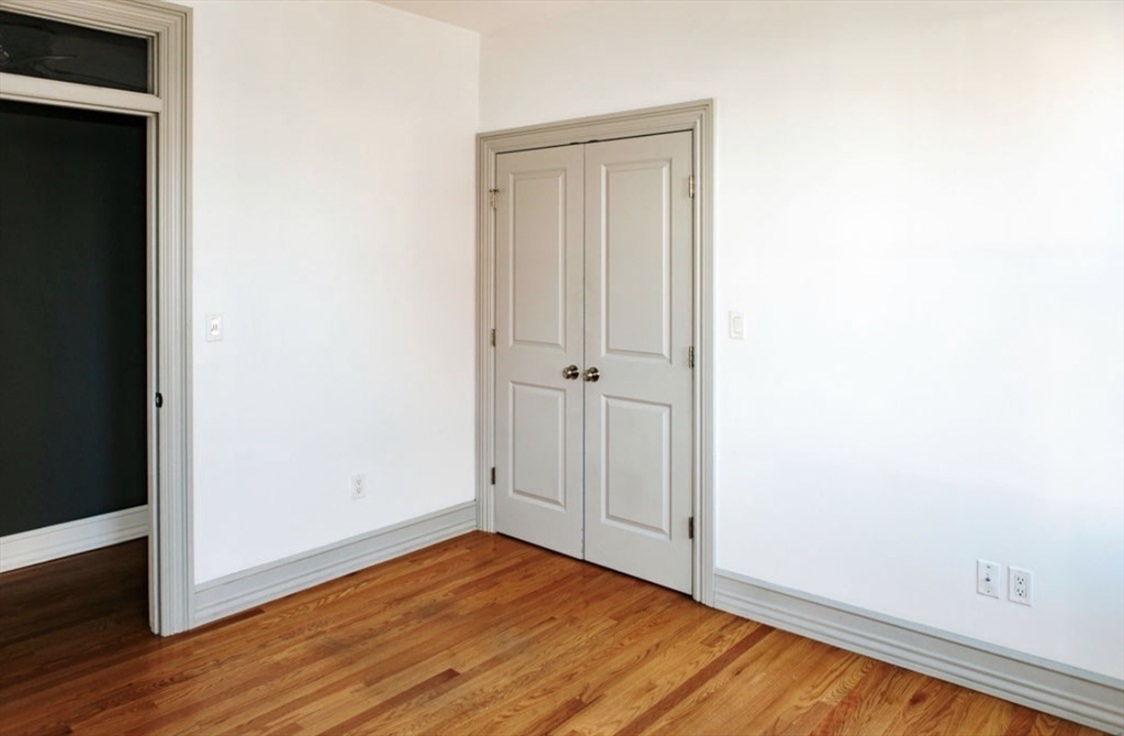 643 East 5th Street, Unit 1 Boston, MA 02127 - Photo 3 of 23