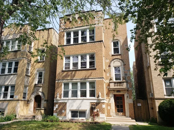 $2,000 | 5747 North Spaulding Avenue, Unit 3, Chicago, IL 60659