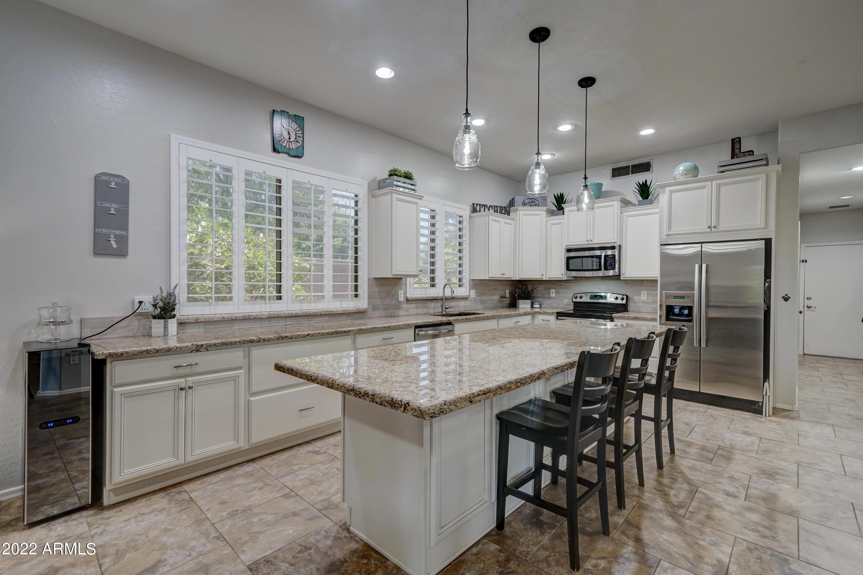 976 East Del Rio Street Gilbert, AZ 85295 - Photo 5 of 35 976 E Del Rio-10