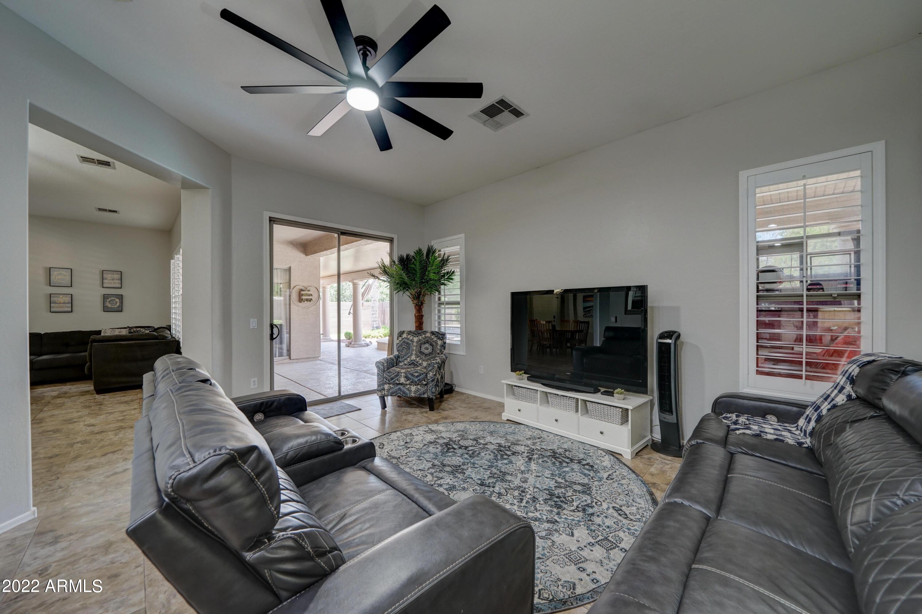 976 East Del Rio Street Gilbert, AZ 85295 - Photo 9 of 35 976 E Del Rio-4