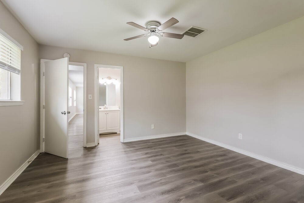 25106 Lynbriar Lane Spring, TX 77373 - Photo 11 of 17