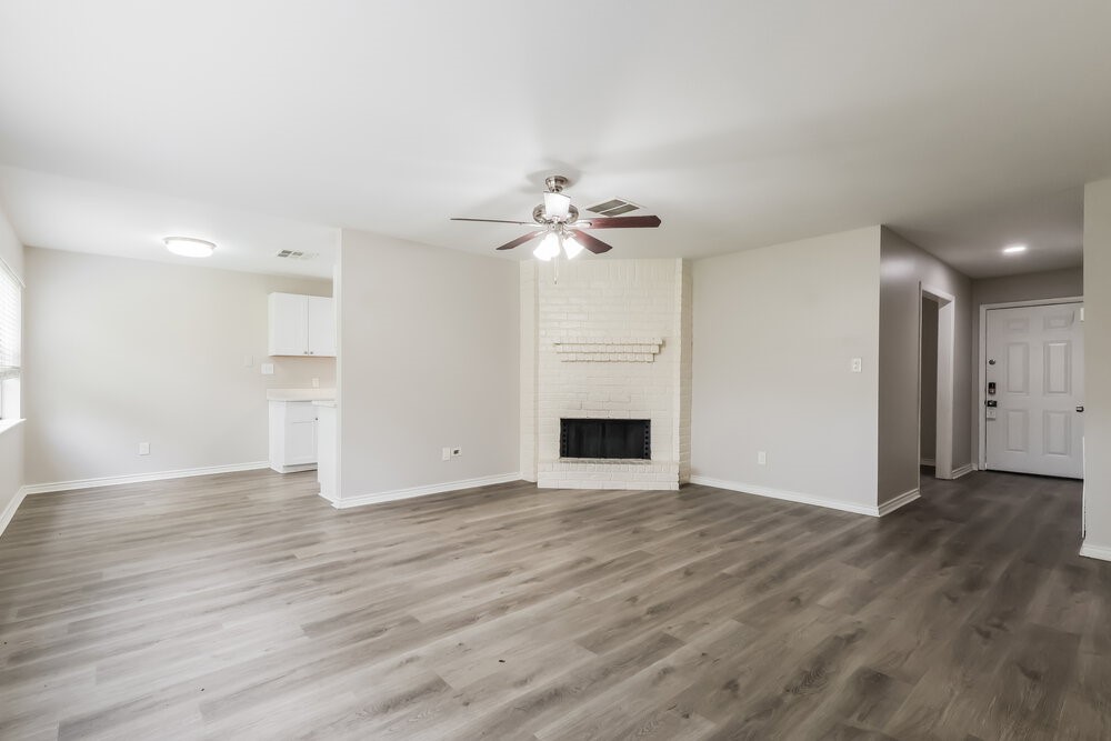 25106 Lynbriar Lane Spring, TX 77373 - Photo 5 of 17