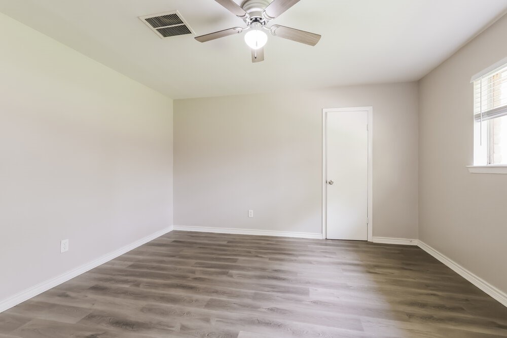 25106 Lynbriar Lane Spring, TX 77373 - Photo 10 of 17