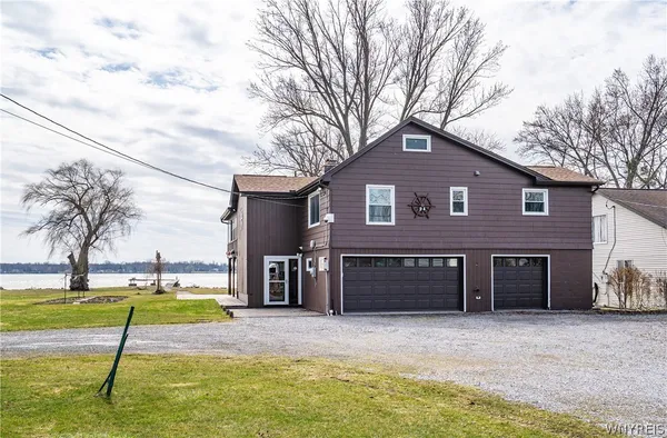 $599,900 | 94 York Road, Wheatfield, NY 14304